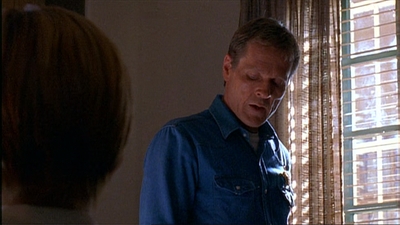 ROSWELL_-_E1X03_MONSTERS_446.jpg