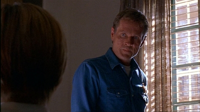 ROSWELL_-_E1X03_MONSTERS_455.jpg