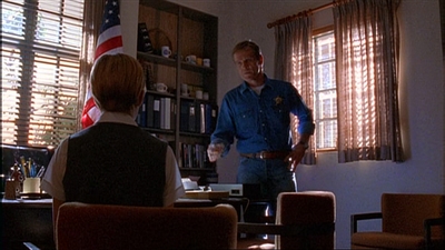 ROSWELL_-_E1X03_MONSTERS_456.jpg