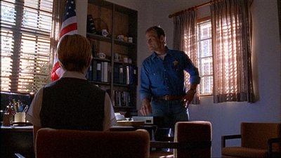 ROSWELL_-_E1X03_MONSTERS_457.jpg