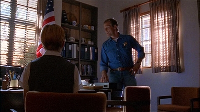 ROSWELL_-_E1X03_MONSTERS_458.jpg
