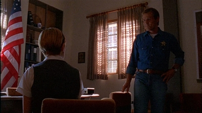 ROSWELL_-_E1X03_MONSTERS_471.jpg