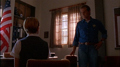 ROSWELL_-_E1X03_MONSTERS_472.jpg