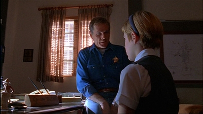 ROSWELL_-_E1X03_MONSTERS_490.jpg