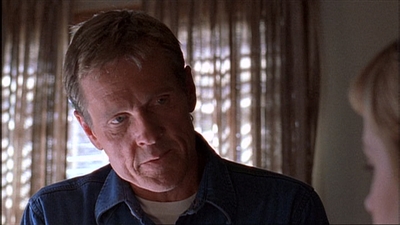 ROSWELL_-_E1X03_MONSTERS_497.jpg