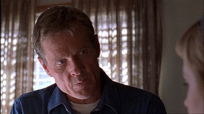 ROSWELL_-_E1X03_MONSTERS_500.jpg