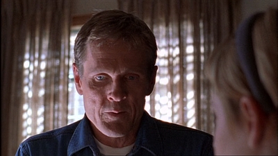 ROSWELL_-_E1X03_MONSTERS_513.jpg