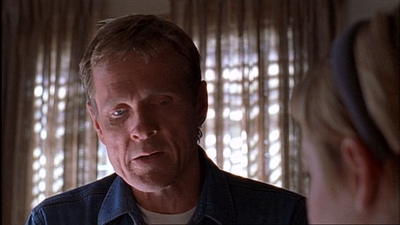 ROSWELL_-_E1X03_MONSTERS_523.jpg