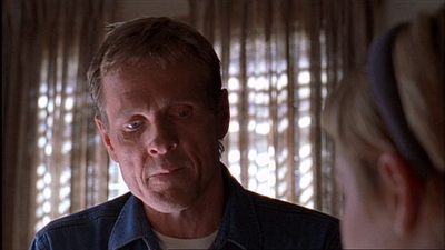 ROSWELL_-_E1X03_MONSTERS_524.jpg