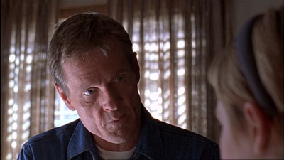 ROSWELL_-_E1X03_MONSTERS_549.jpg