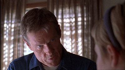 ROSWELL_-_E1X03_MONSTERS_550.jpg