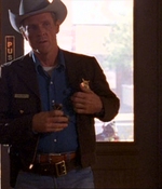 ROSWELL_-_E1X03_MONSTERS_022.jpg