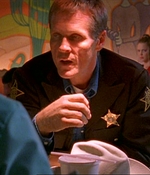 ROSWELL_-_E1X03_MONSTERS_129.jpg