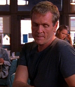 ROSWELL_-_E1X03_MONSTERS_295.jpg