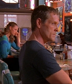 ROSWELL_-_E1X03_MONSTERS_320.jpg