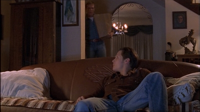 ROSWELL_-_E1X04_LEAVING_NORMAL_004.jpg