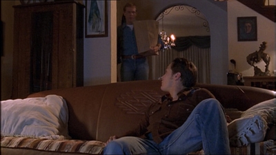 ROSWELL_-_E1X04_LEAVING_NORMAL_005.jpg