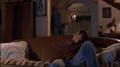 ROSWELL_-_E1X04_LEAVING_NORMAL_007.jpg