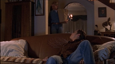 ROSWELL_-_E1X04_LEAVING_NORMAL_008.jpg