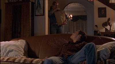 ROSWELL_-_E1X04_LEAVING_NORMAL_011.jpg