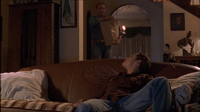 ROSWELL_-_E1X04_LEAVING_NORMAL_013.jpg