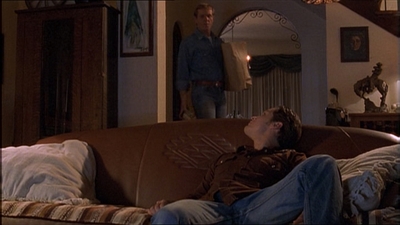ROSWELL_-_E1X04_LEAVING_NORMAL_015.jpg