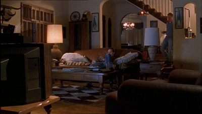 ROSWELL_-_E1X04_LEAVING_NORMAL_020.jpg