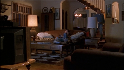 ROSWELL_-_E1X04_LEAVING_NORMAL_021.jpg