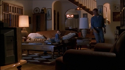 ROSWELL_-_E1X04_LEAVING_NORMAL_025.jpg