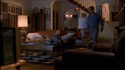 ROSWELL_-_E1X04_LEAVING_NORMAL_026.jpg