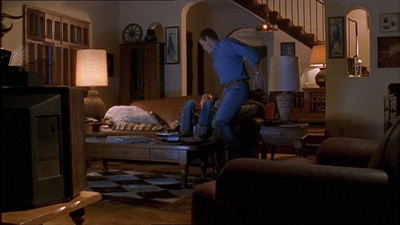 ROSWELL_-_E1X04_LEAVING_NORMAL_029.jpg