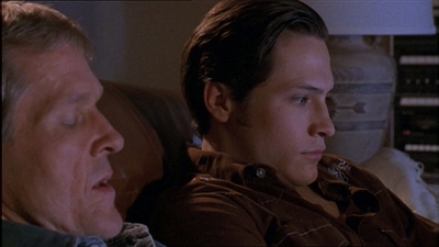 ROSWELL_-_E1X04_LEAVING_NORMAL_038.jpg