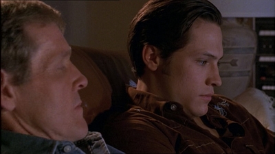 ROSWELL_-_E1X04_LEAVING_NORMAL_047.jpg