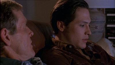 ROSWELL_-_E1X04_LEAVING_NORMAL_060.jpg