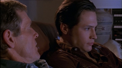 ROSWELL_-_E1X04_LEAVING_NORMAL_067.jpg