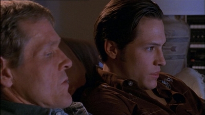 ROSWELL_-_E1X04_LEAVING_NORMAL_070.jpg