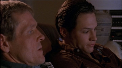 ROSWELL_-_E1X04_LEAVING_NORMAL_073.jpg