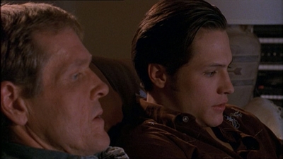 ROSWELL_-_E1X04_LEAVING_NORMAL_075.jpg