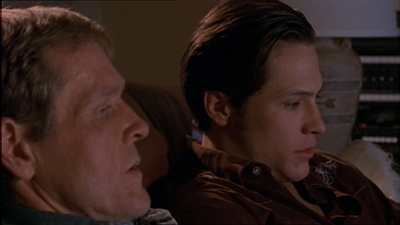 ROSWELL_-_E1X04_LEAVING_NORMAL_076.jpg