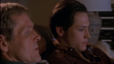 ROSWELL_-_E1X04_LEAVING_NORMAL_078.jpg