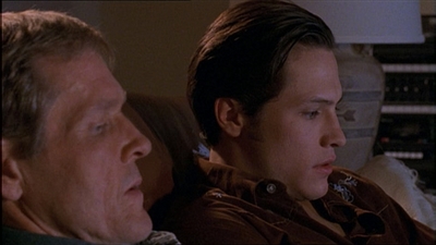 ROSWELL_-_E1X04_LEAVING_NORMAL_081.jpg