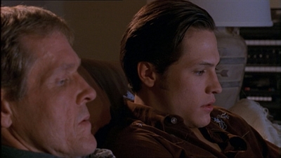 ROSWELL_-_E1X04_LEAVING_NORMAL_083.jpg