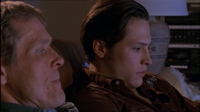 ROSWELL_-_E1X04_LEAVING_NORMAL_103.jpg