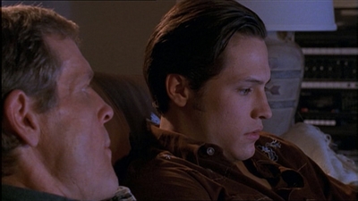 ROSWELL_-_E1X04_LEAVING_NORMAL_106.jpg