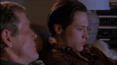 ROSWELL_-_E1X04_LEAVING_NORMAL_107.jpg