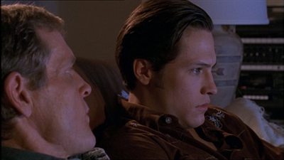 ROSWELL_-_E1X04_LEAVING_NORMAL_109.jpg