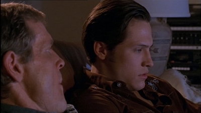 ROSWELL_-_E1X04_LEAVING_NORMAL_110.jpg