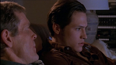 ROSWELL_-_E1X04_LEAVING_NORMAL_111.jpg