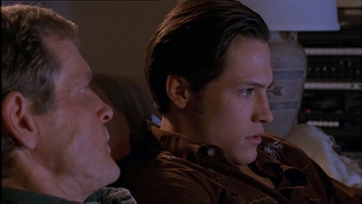 ROSWELL_-_E1X04_LEAVING_NORMAL_112.jpg