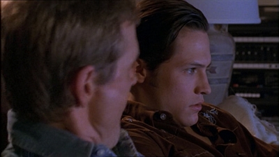 ROSWELL_-_E1X04_LEAVING_NORMAL_115.jpg